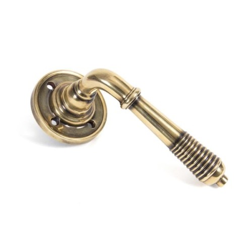 REEDED LEVER ON ROUND ROSE