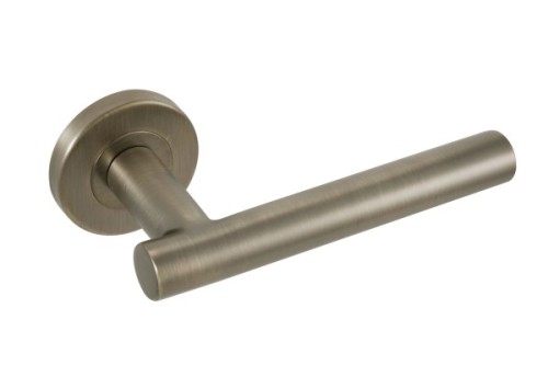 STRAIGHT T-BAR LEVER HANDLE ON ROUND ROSE