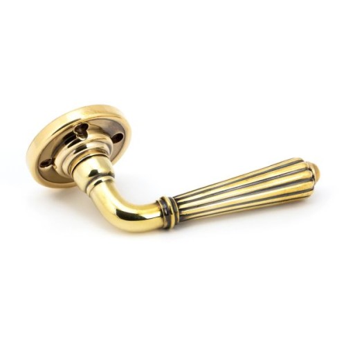 HINTON LEVER HANDLE ON ROUND ROSE