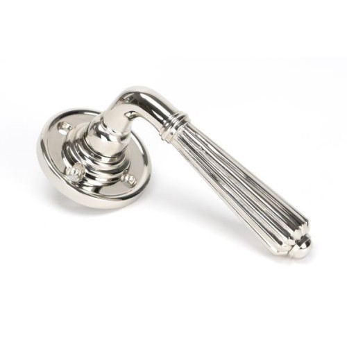 HINTON LEVER HANDLE ON ROUND ROSE