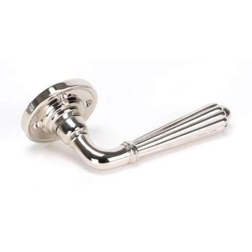 HINTON LEVER HANDLE ON ROUND ROSE