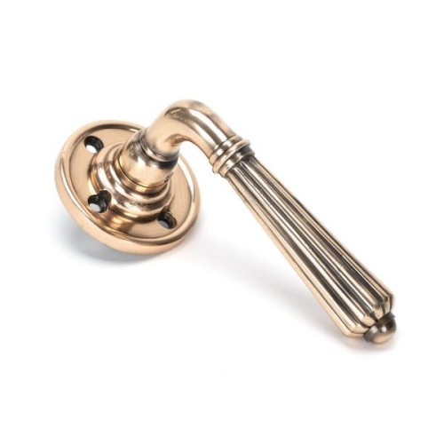 HINTON LEVER HANDLE ON ROUND ROSE