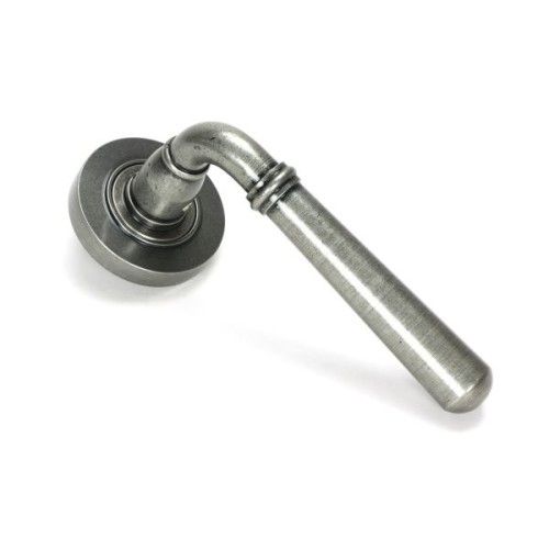 NEWBURY LEVER HANDLE ON ROSE (4 ROSE OPTIONS)