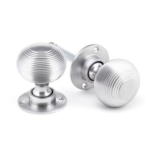 HEAVY REEDED MORTICE / RIM DOOR KNOBS ON FACE FIXED ROSE