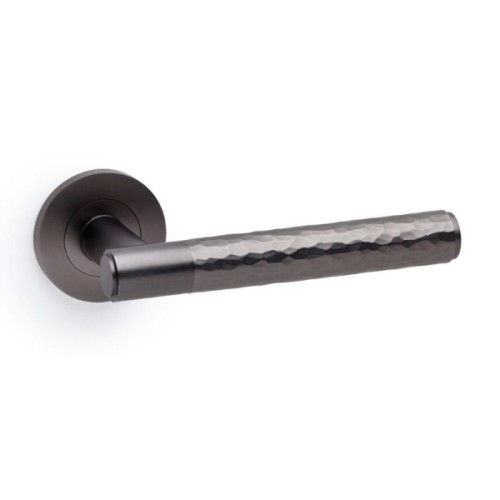 SPITFIRE HAMMERED LEVER HANDLE ON ROUND ROSE