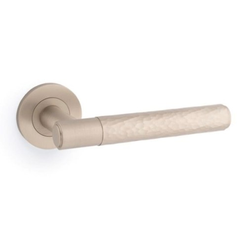 SPITFIRE HAMMERED LEVER HANDLE ON ROUND ROSE