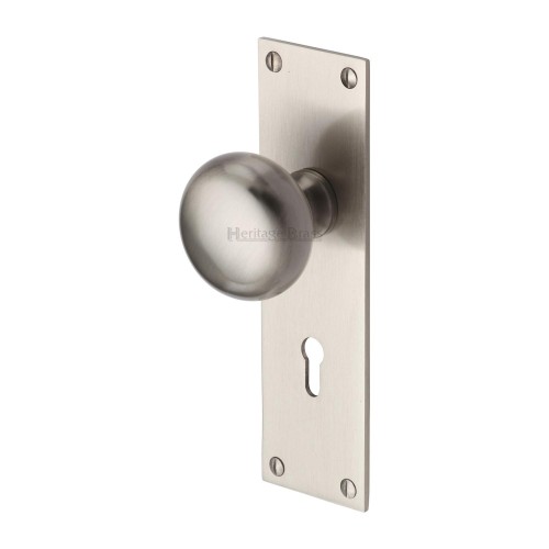 BALMORAL MORTICE DOOR KNOB ON BACKPLATE