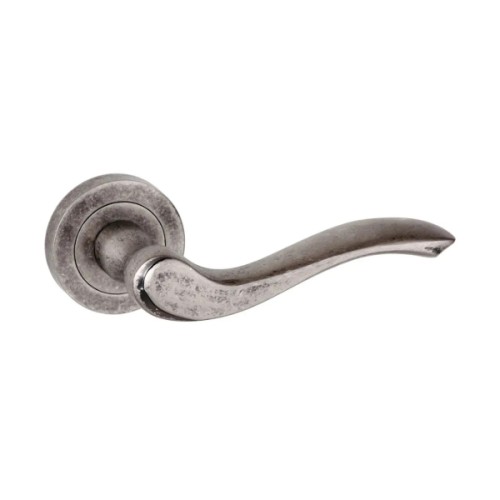 WARWICK SCROLL LEVER HANDLE ON ROUND ROSE