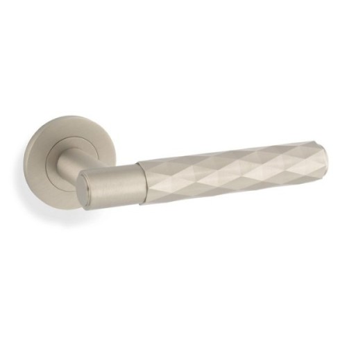 SPITFIRE DIAMOND CUT LEVER HANDLE ON ROUND ROSE