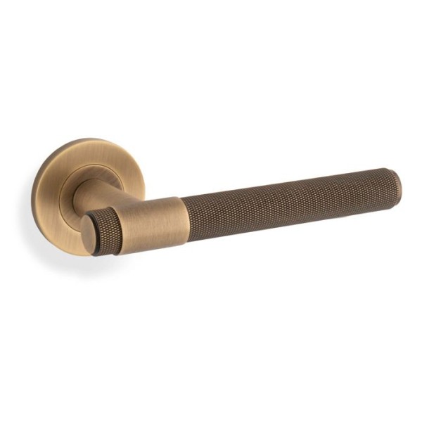 KNURLED KINGSTON LEVER HANDLE ON ROUND ROSE