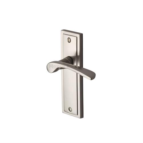 BOSTON LEVER HANDLE ON BACKPLATE