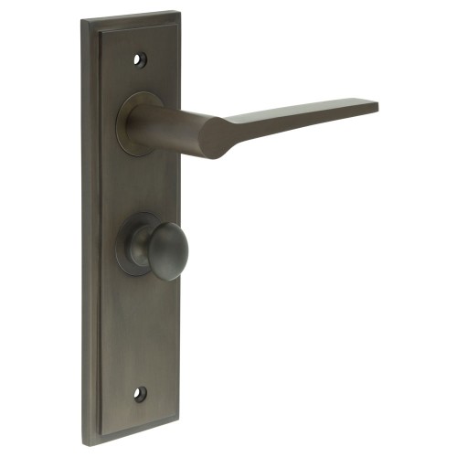 KNIGHTSBRIDGE LEVER HANDLE ON BACKPLATE