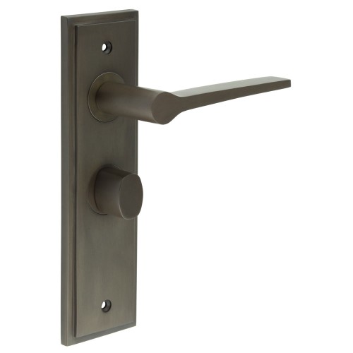 KNIGHTSBRIDGE LEVER HANDLE ON BACKPLATE