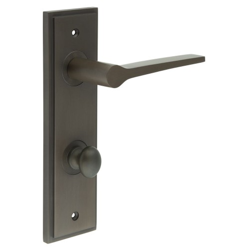 KNIGHTSBRIDGE LEVER HANDLE ON BACKPLATE