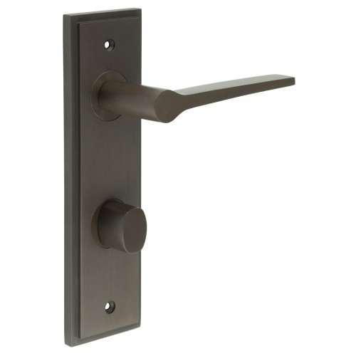 KNIGHTSBRIDGE LEVER HANDLE ON BACKPLATE