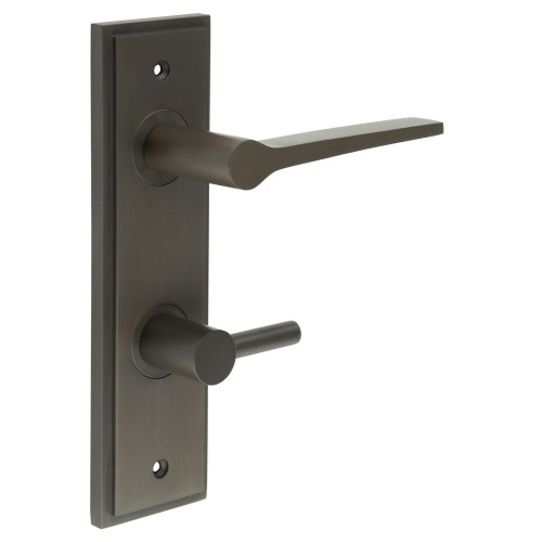 KNIGHTSBRIDGE LEVER HANDLE ON BACKPLATE