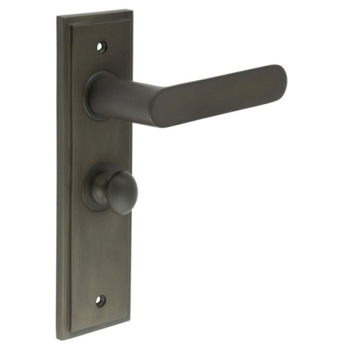 KENSINGTON LEVER HANDLE ON BACKPLATE