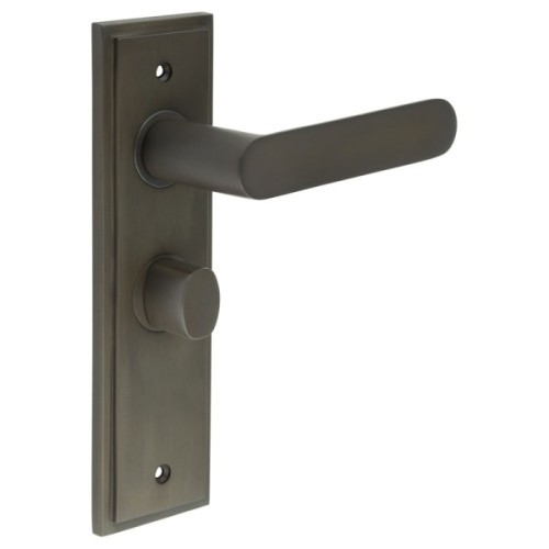 KENSINGTON LEVER HANDLE ON BACKPLATE