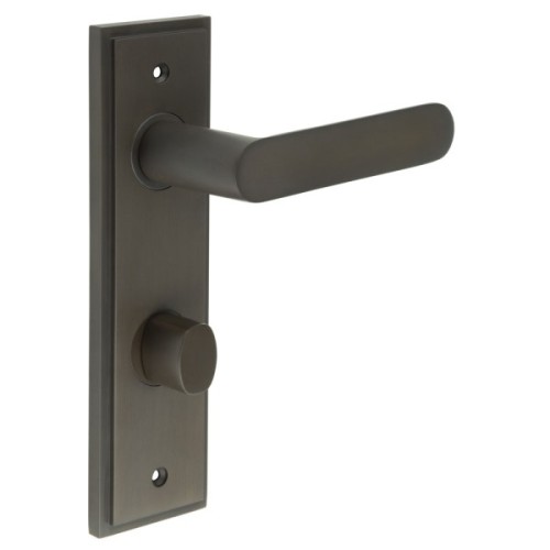 KENSINGTON LEVER HANDLE ON BACKPLATE