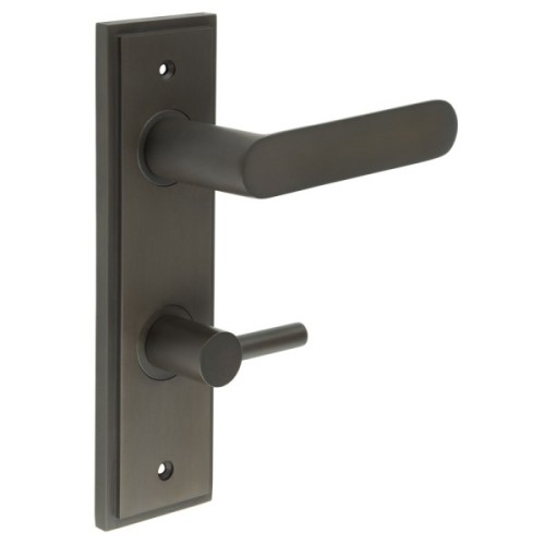 KENSINGTON LEVER HANDLE ON BACKPLATE