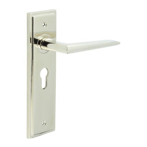 MAYFAIR LEVER HANDLE ON BACKPLATE