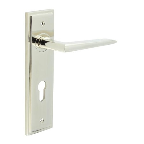 MAYFAIR LEVER HANDLE ON BACKPLATE