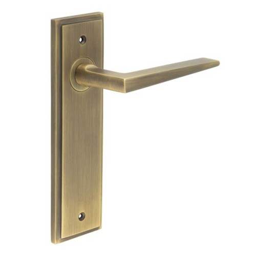 MAYFAIR LEVER HANDLE ON BACKPLATE