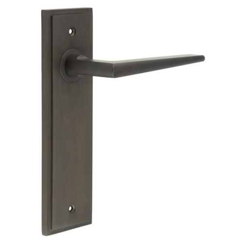 MAYFAIR LEVER HANDLE ON BACKPLATE