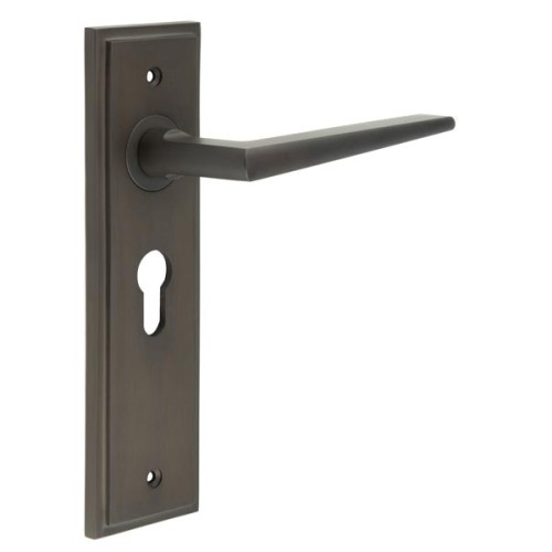 MAYFAIR LEVER HANDLE ON BACKPLATE