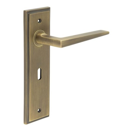 MAYFAIR LEVER HANDLE ON BACKPLATE