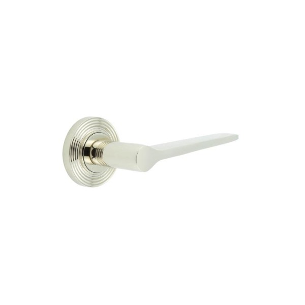 KNIGHTSBRIDGE LEVER HANDLE ON ROSE - (7 ROSE OPTIONS)