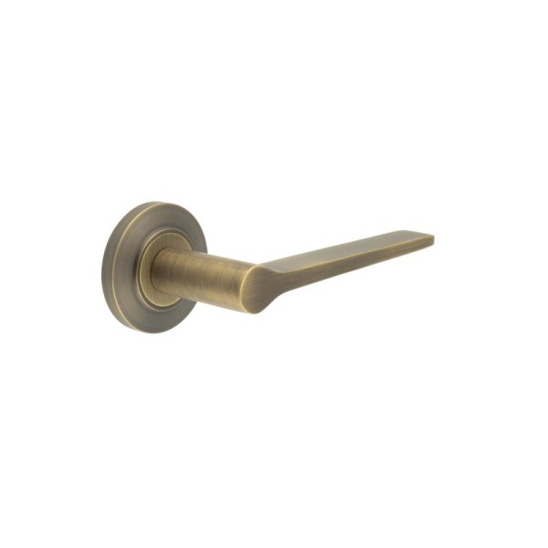 KNIGHTSBRIDGE LEVER HANDLE ON ROSE - (7 ROSE OPTIONS)