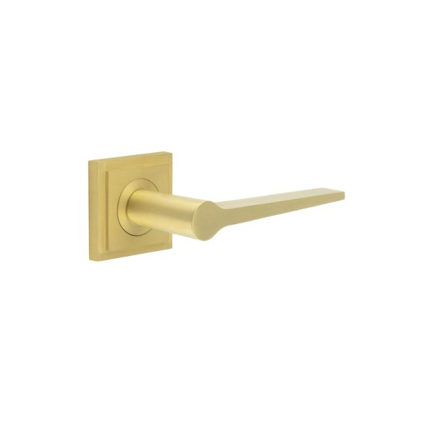 KNIGHTSBRIDGE LEVER HANDLE ON ROSE - (7 ROSE OPTIONS)