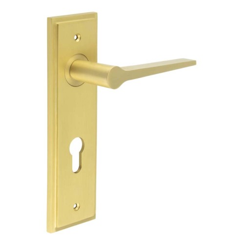 KNIGHTSBRIDGE LEVER HANDLE ON BACKPLATE