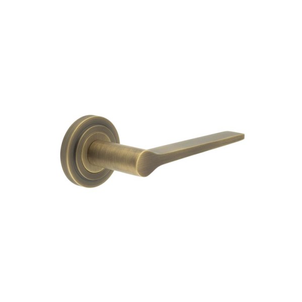 KNIGHTSBRIDGE LEVER HANDLE ON ROSE - (7 ROSE OPTIONS)