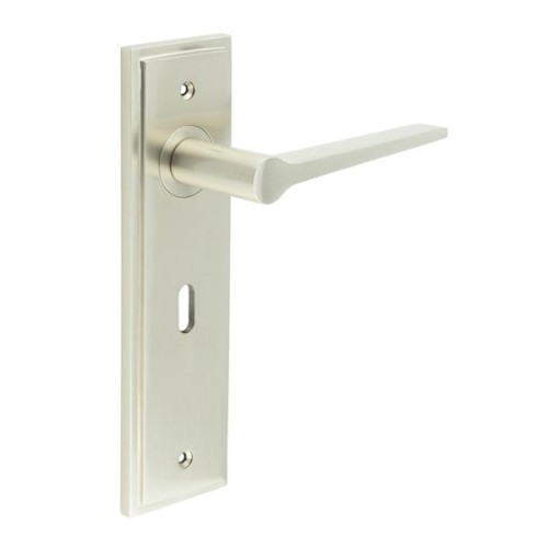 KNIGHTSBRIDGE LEVER HANDLE ON BACKPLATE