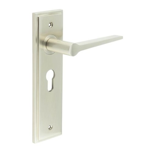 KNIGHTSBRIDGE LEVER HANDLE ON BACKPLATE