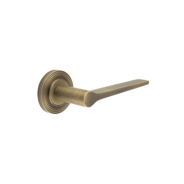 KNIGHTSBRIDGE LEVER HANDLE ON ROSE - (7 ROSE OPTIONS)