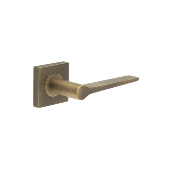 KNIGHTSBRIDGE LEVER HANDLE ON ROSE - (7 ROSE OPTIONS)