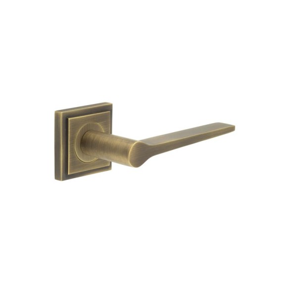 KNIGHTSBRIDGE LEVER HANDLE ON ROSE - (7 ROSE OPTIONS)