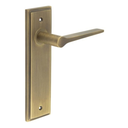 KNIGHTSBRIDGE LEVER HANDLE ON BACKPLATE