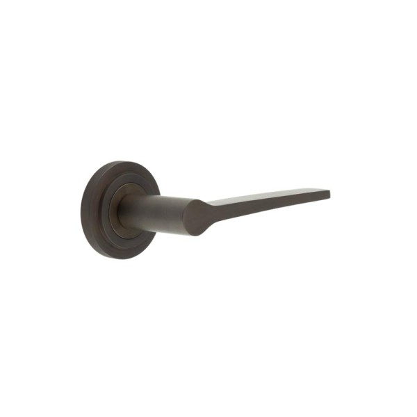 KNIGHTSBRIDGE LEVER HANDLE ON ROSE - (7 ROSE OPTIONS)