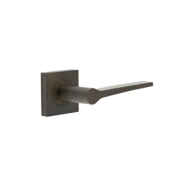 KNIGHTSBRIDGE LEVER HANDLE ON ROSE - (7 ROSE OPTIONS)