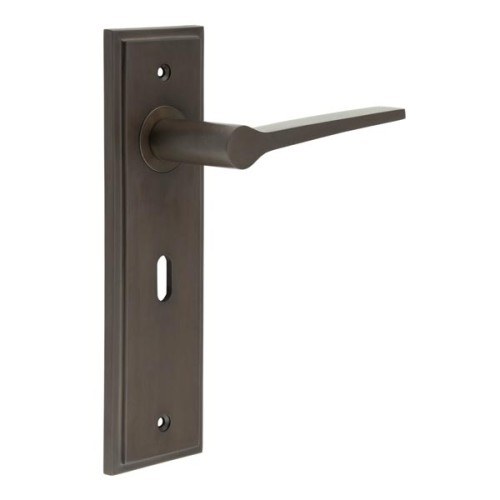 KNIGHTSBRIDGE LEVER HANDLE ON BACKPLATE