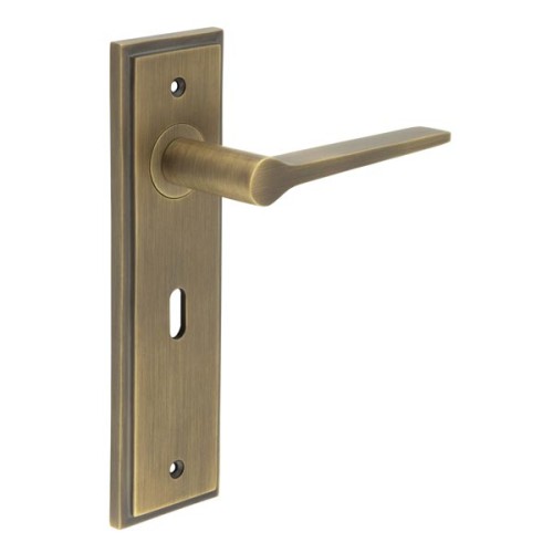 KNIGHTSBRIDGE LEVER HANDLE ON BACKPLATE