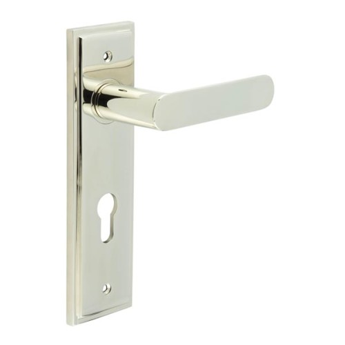 KENSINGTON LEVER HANDLE ON BACKPLATE