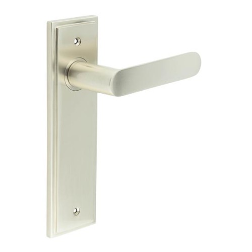 KENSINGTON LEVER HANDLE ON BACKPLATE