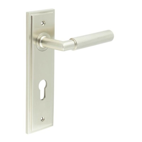 PICCADILLY LEVER HANDLE ON BACKPLATE