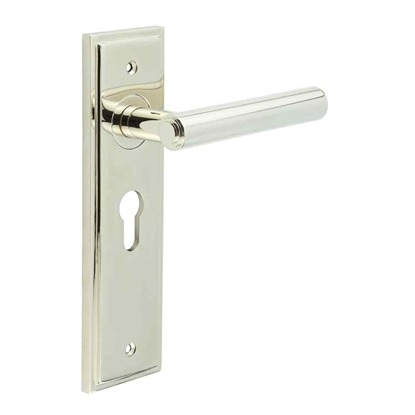 RICHMOND LEVER HANDLE ON BACKPLATE