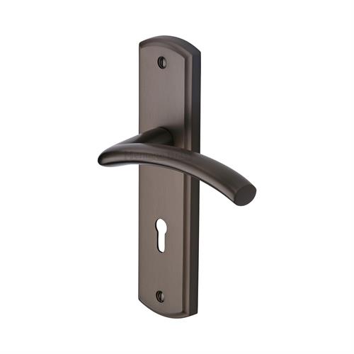 CENTAUR LEVER HANDLE ON BACKPLATE